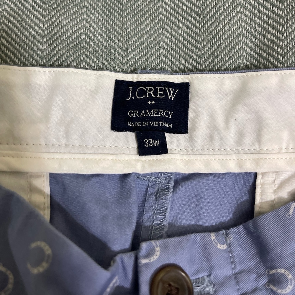 J. Crew Men’s Gramercy Blue Horse shoe print W33 -‎ 8” inseam Shorts - Picture 2 of 3